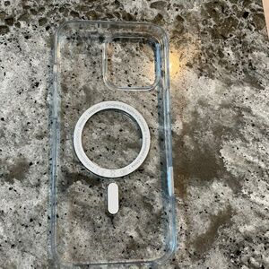 iPhone Pro Mac 16 Magnetic Charger case clear